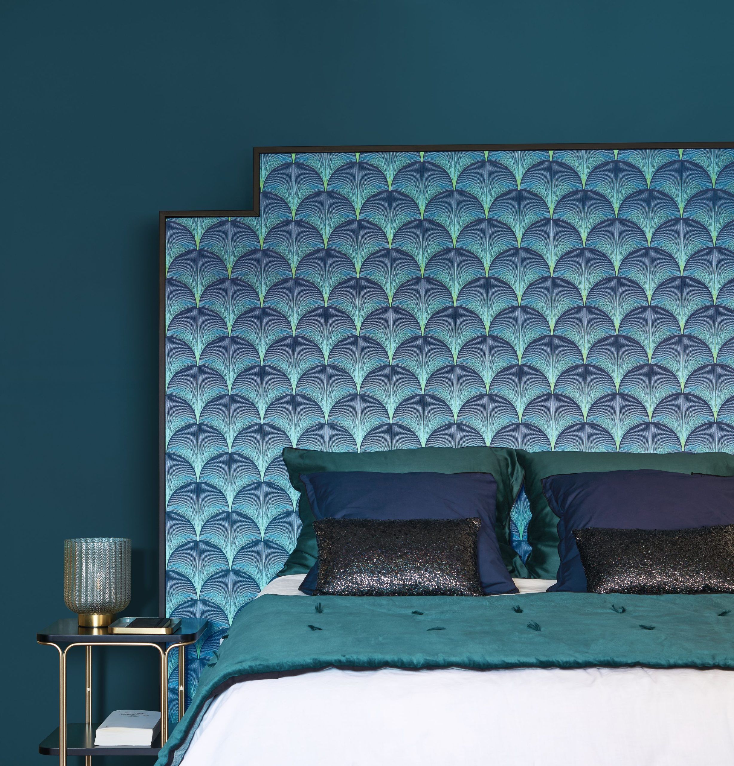 Habitación decorada con papel pintado